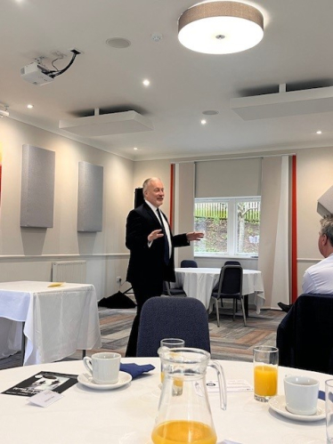 Richard addresses breakfast